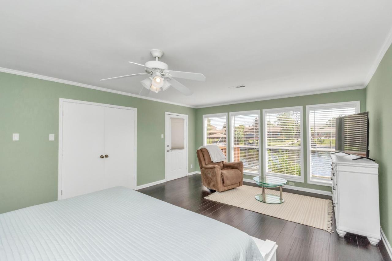 Beauty On The Water! Lake House Near The Beaches! Galveston Exterior foto